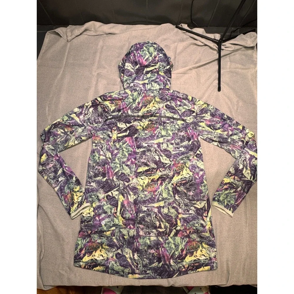 Lululemon Athletica Miss Misty II Hooded Windbreaker Jacket Abstract Size 4